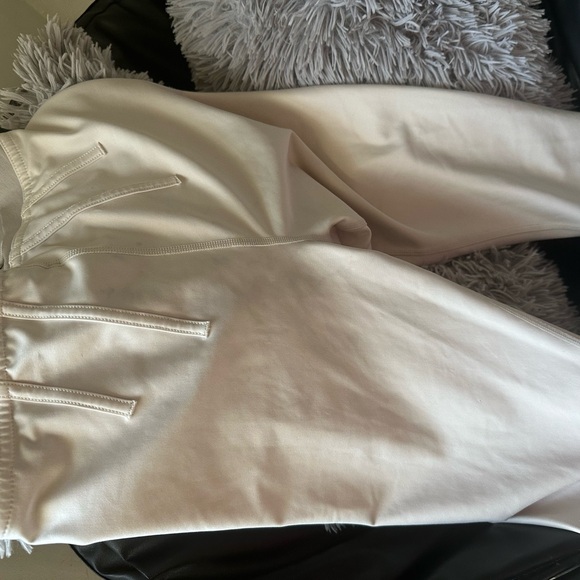 Alo yoga set! Matching top and bite, color is bone in size XS! Top has ribbing - Picture 3 of 3